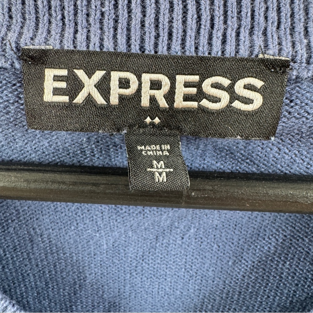 Express Men’s Blue V-Neck Sweater Size Medium Classic Knit - Picture 4 of 7